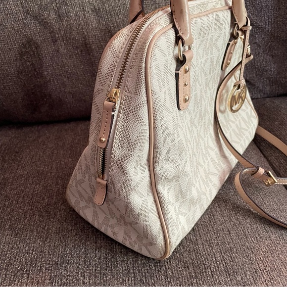 Michael Kors Logo sachet bag - Picture 12 of 12